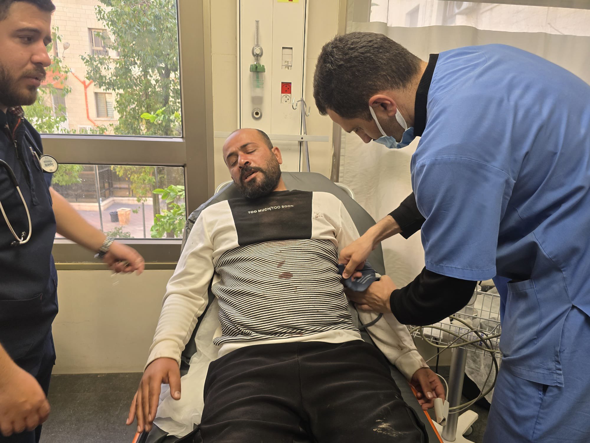 Χαμντάν Μπαλάλ: Το Ισραήλ απελευθέρωσε τον Παλαιστίνιο σκηνοθέτη που βραβεύτηκε με Όσκαρ – Δέχθηκε χτυπήματα σε όλο του το σώμα