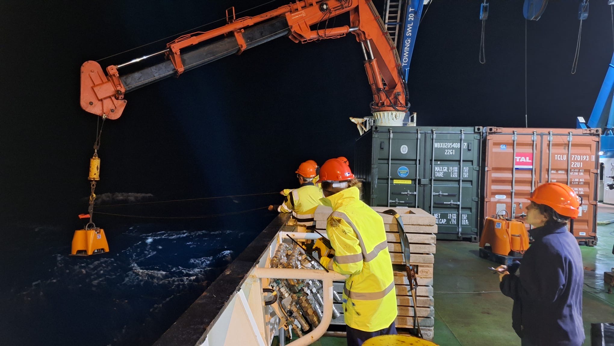 Σαντορίνη: Νέα διεθνής ωκεανογραφική αποστολή μελετά τα υδροθερμικά συστήματα Καλντέρας και Κολούμπου