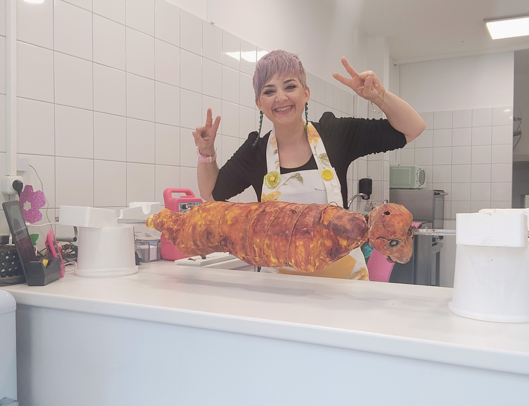 Η τούρτα που… βελάζει: Ζαχαροπλάστισσα «τρελαίνει» το TikTok με τις πιο ρεαλιστικές γλυκές δημιουργίες