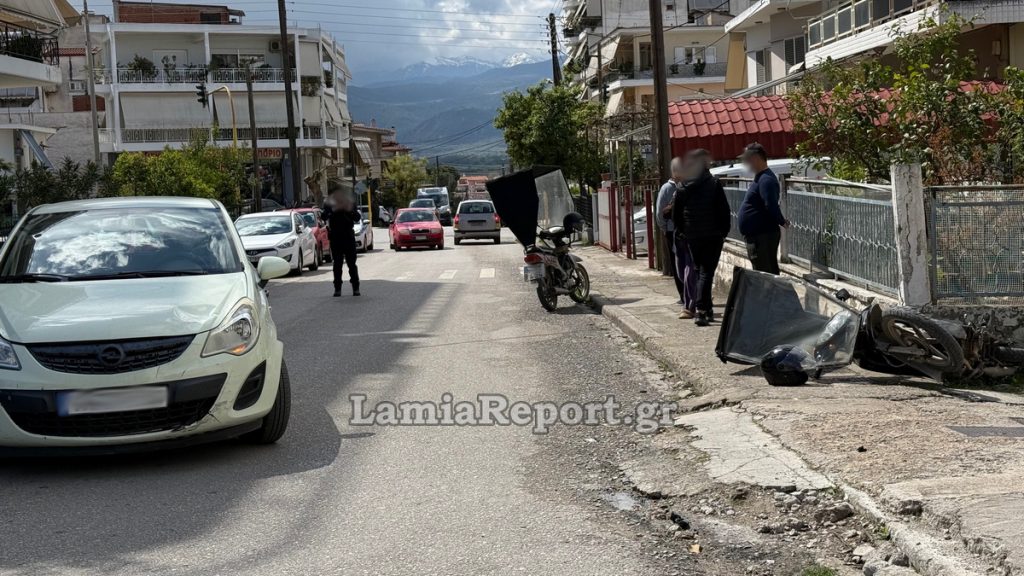 Λαμία: Διανομέας τραυματίστηκε σε τροχαίο – Διακομίστηκε με ασθενοφόρο στο νοσοκομείο
