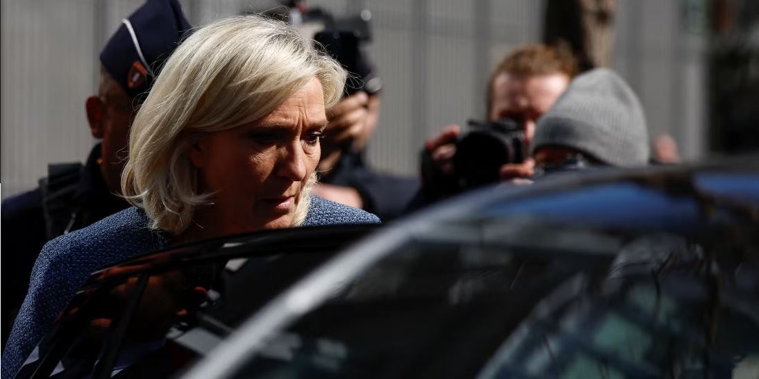 Γαλλία: Έφεση θα ασκήσει η ακροδεξιά Μαρίν Λεπέν – Έφυγε οργισμένη από το δικαστήριο πριν ανακοινωθεί η ποινή της