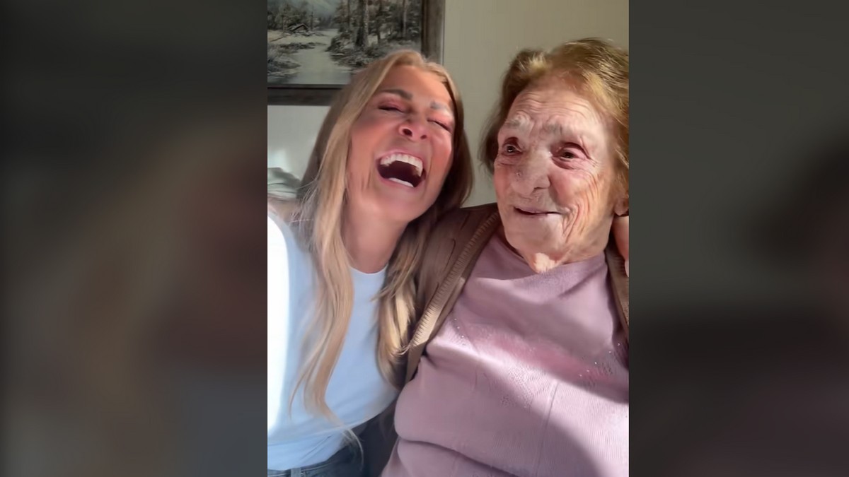 Νατάσα Θεοδωρίδου: Η γιαγιά της άλλαξε γράμμα στο «Καπουτσίνο» και εκείνη ξέσπασε σε γέλια