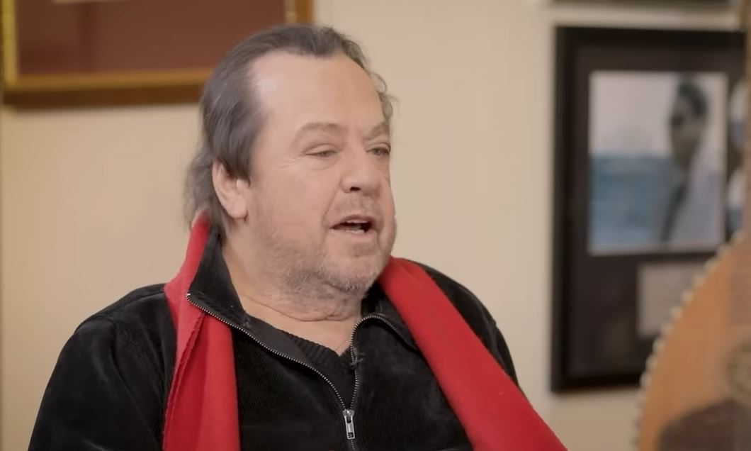 Γιάννης Πάριος: «Η Μαρινέλλα κάθεται σε έναν θρόνο και μας διευθύνει»