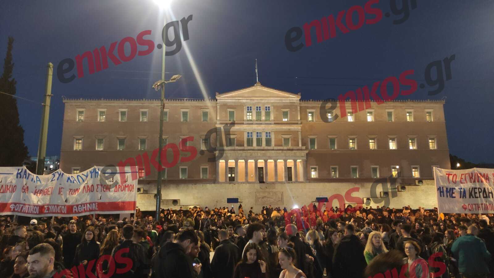 Live το νέο συλλαλητήριο για τα Τέμπη στο Σύνταγμα – Δείτε φωτογραφίες και βίντεο