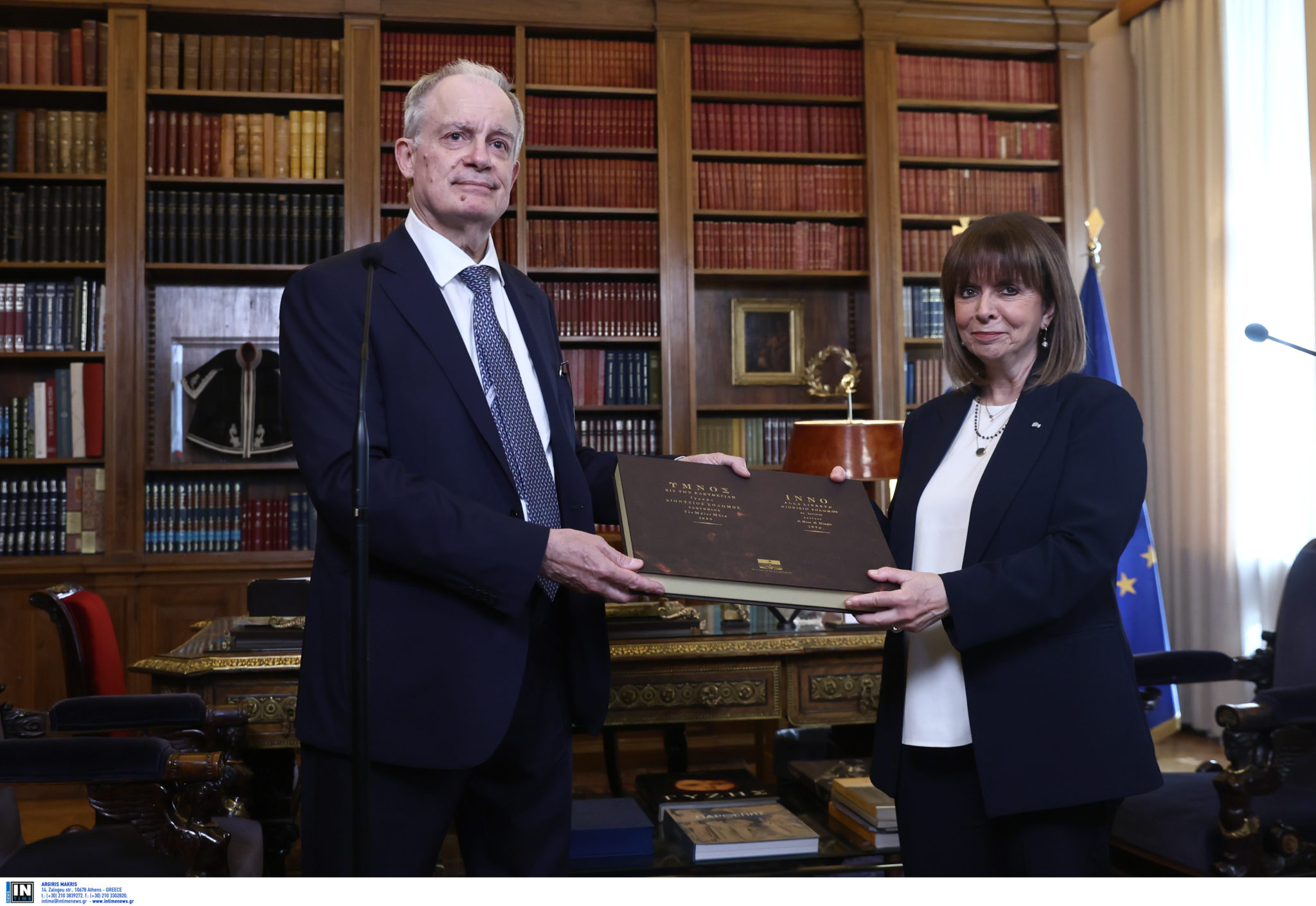 Τασούλας- Σακελλαροπούλου- δώρο