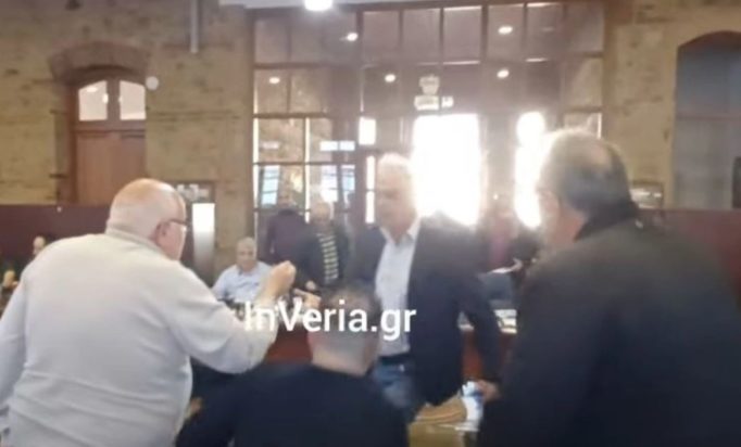 Χαμός στο Δημοτικό Συμβούλιο Βέροιας