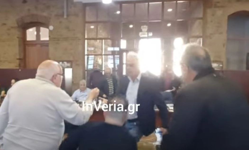 Χαμός στο Δημοτικό Συμβούλιο Βέροιας