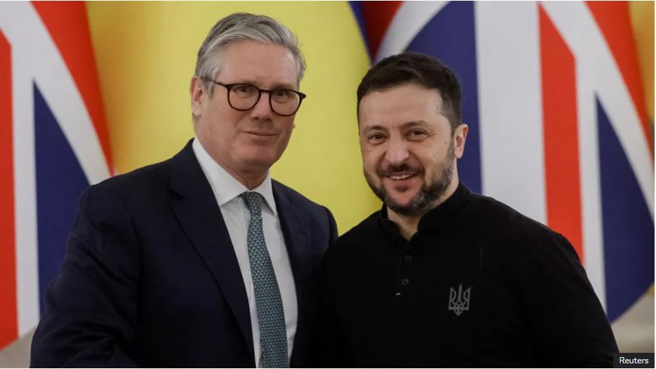 Οι γέφυρες Στάρμερ μετά την δημόσια ρήξη Τραμπ – Ζελένσκι στο Οβάλ Γραφείο – Όλο το παρασκήνιο