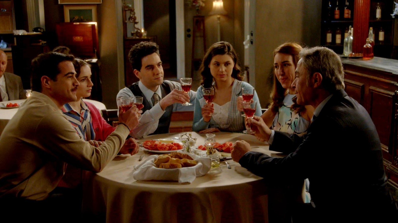 Άγιος έρωτας: Χλόη και Πέτρος επιστρέφουν στη Στέρνα με τον γιο τους