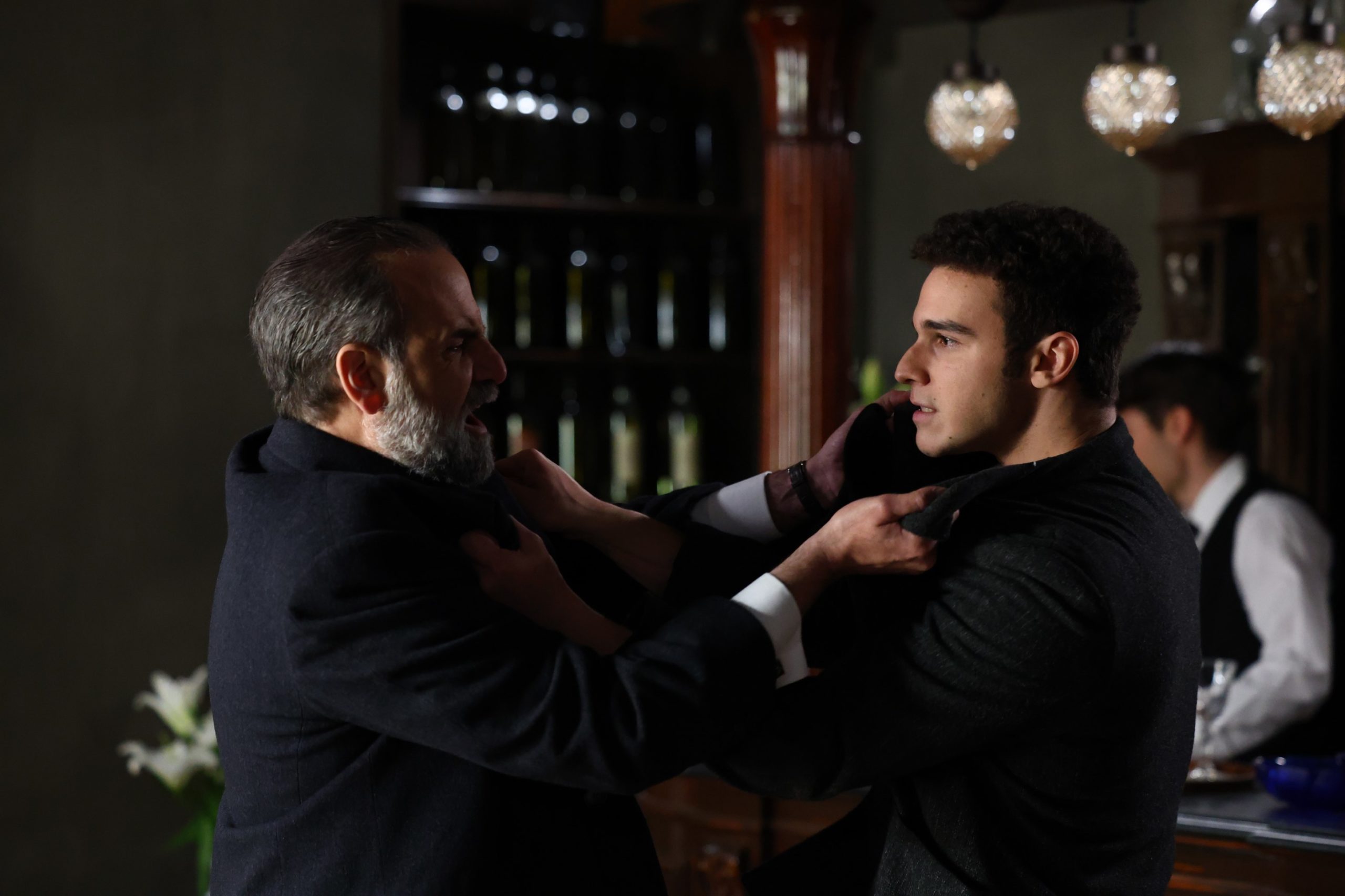 Άγιος έρωτας: Μαρκόπουλος και Αργύρης πιάνονται στα χέρια