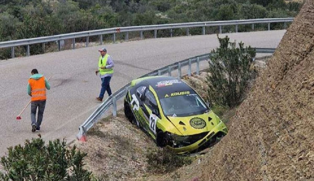 Ανάβαση Αγρινίου: Ατύχημα με αγωνιστικό – Έπεσε πάνω στα προστατευτικά – Δείτε βίντεο