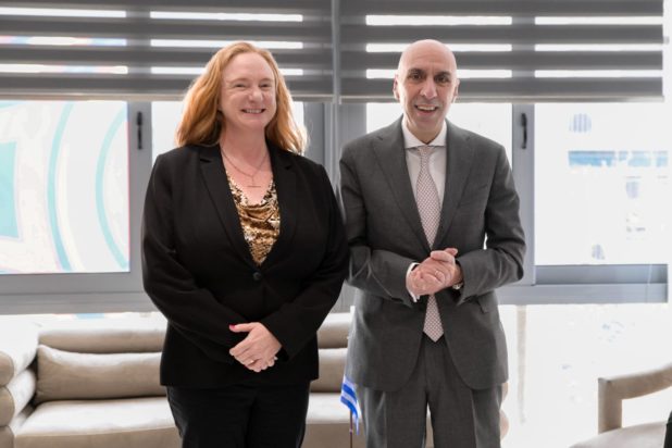 Γιάννης Μπρατάκος, Alison Duncan