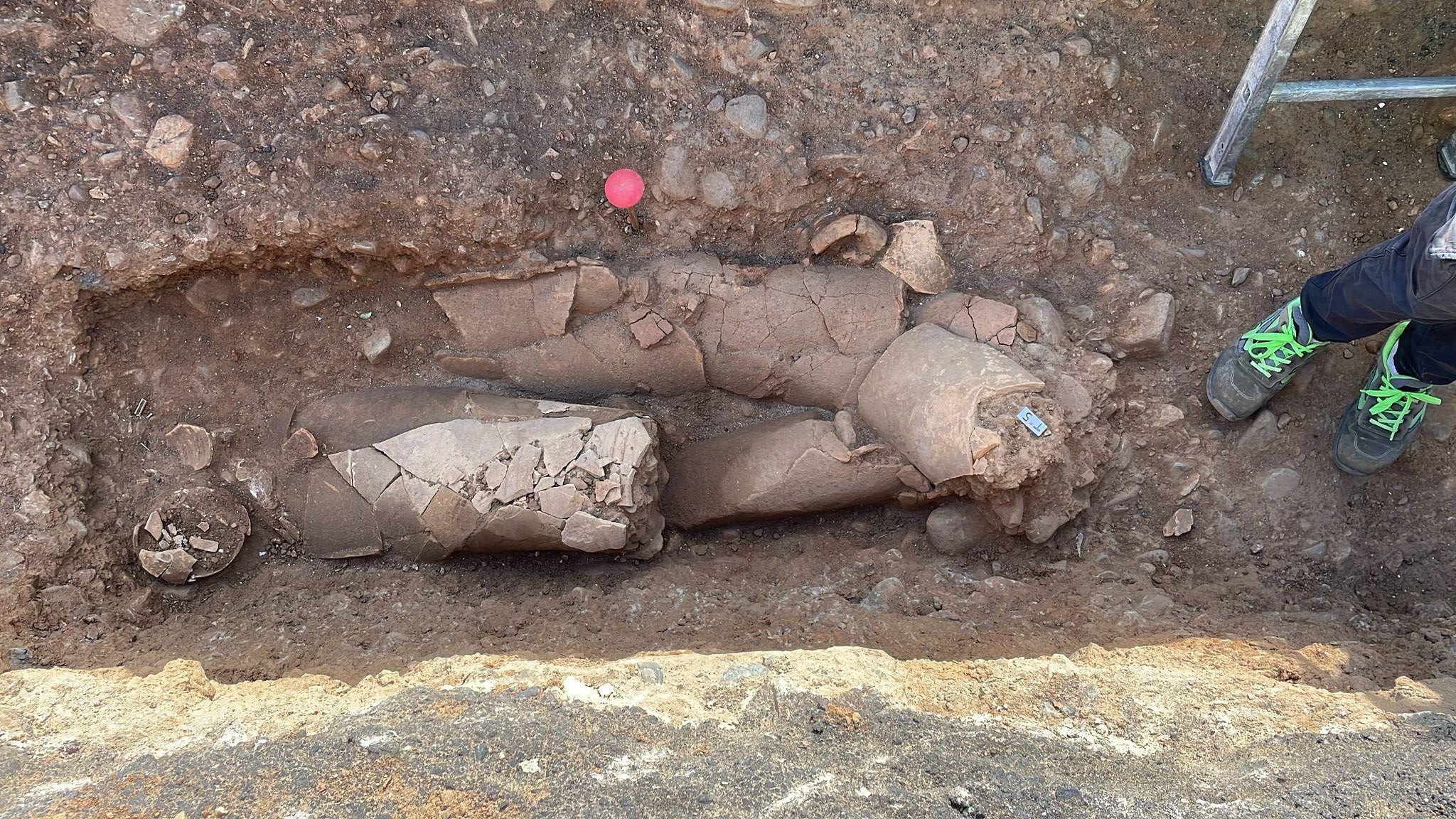 Καρχηδονιακά ευρήματα κάτω από την επαρχιακή οδό 8. Πηγή: Porrà