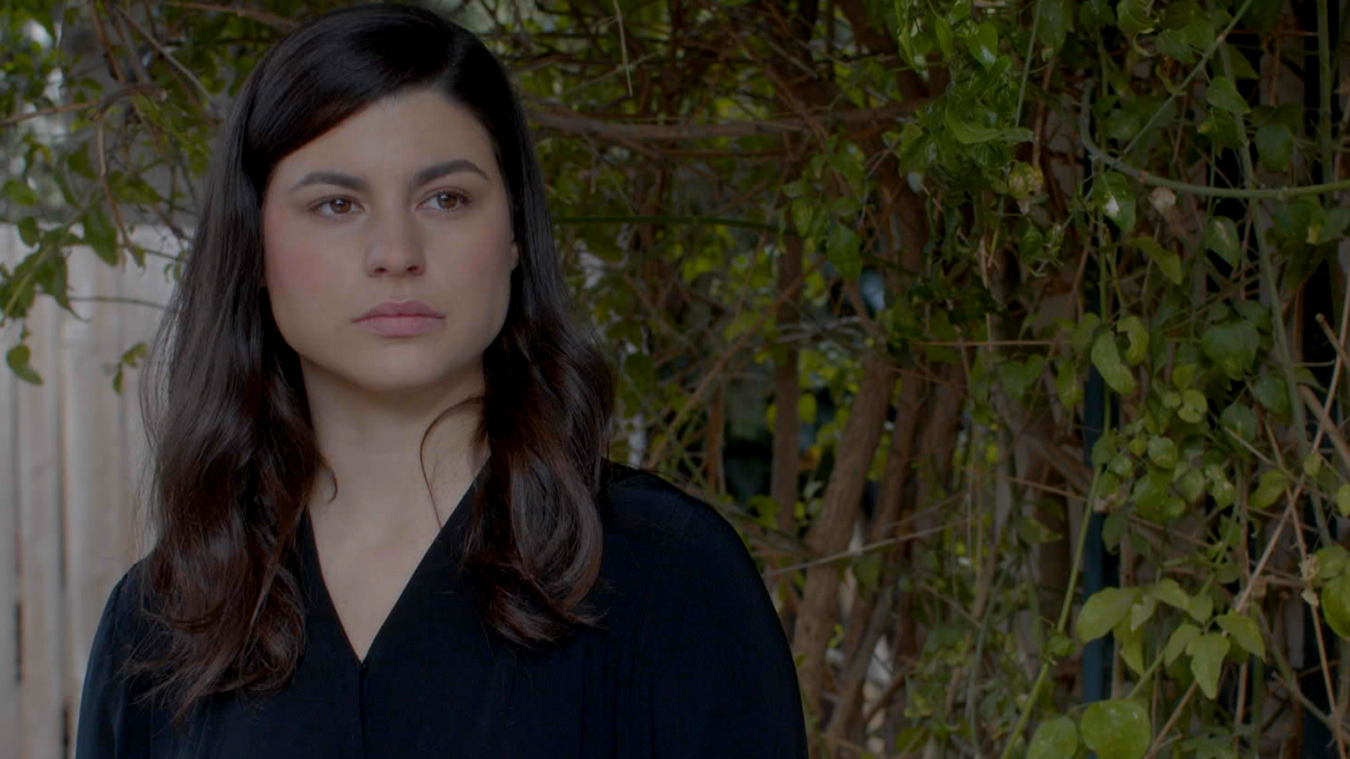 Άγιος έρωτας: Χλόη και Βιργινία θέλουν να διώξουν την Πετρούλα από το σπίτι