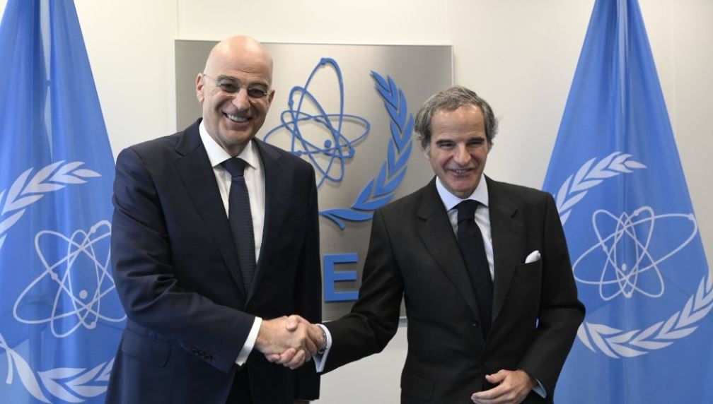 Δένδιας: Συναντήθηκε με τον γενικό διευθυντή του Διεθνούς Οργανισμού Ατομικής Ενέργειας – Τι συζήτησαν