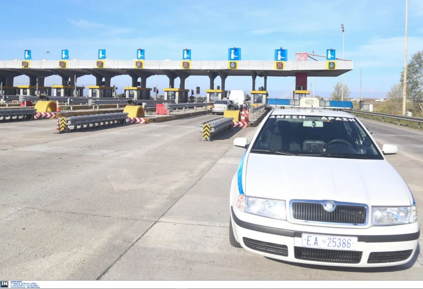 Θεσσαλονίκη: Φορτηγό έπεσε σε μπάρες στα διόδια της Ανάληψης