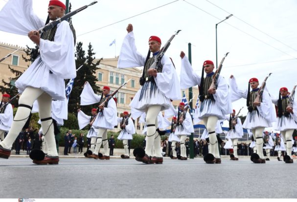 εύζωνες παρέλαση 25η Μαρτίου