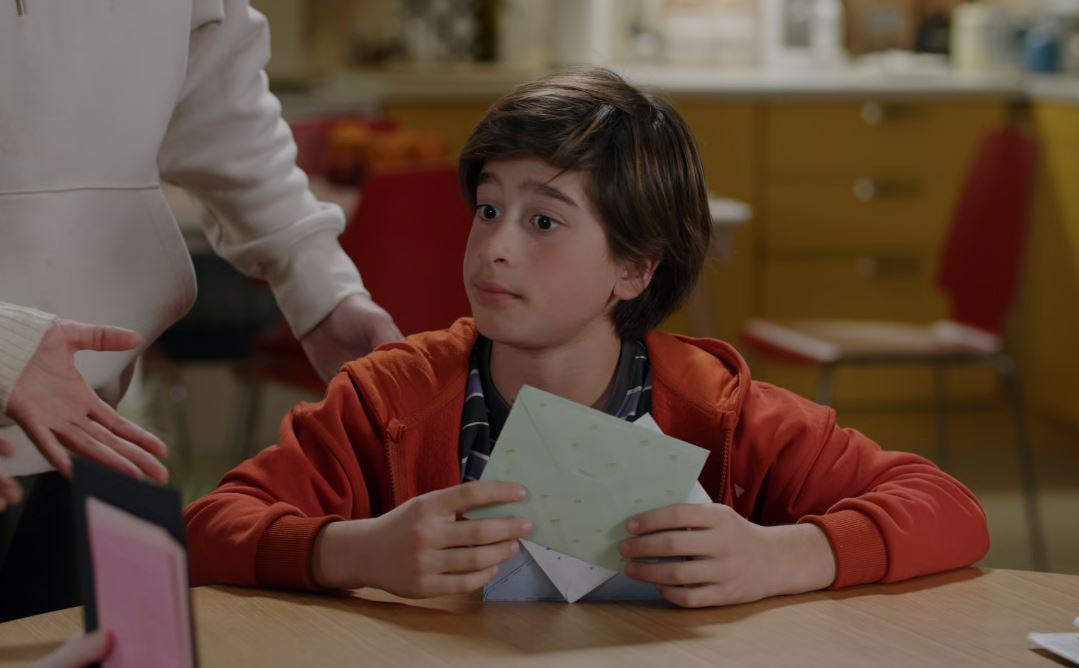 Έχω παιδιά: Ο Τάσος θέλει κινητό – Θα πείσει τον Μιχάλη και την Σάρα να του αγοράσουν;