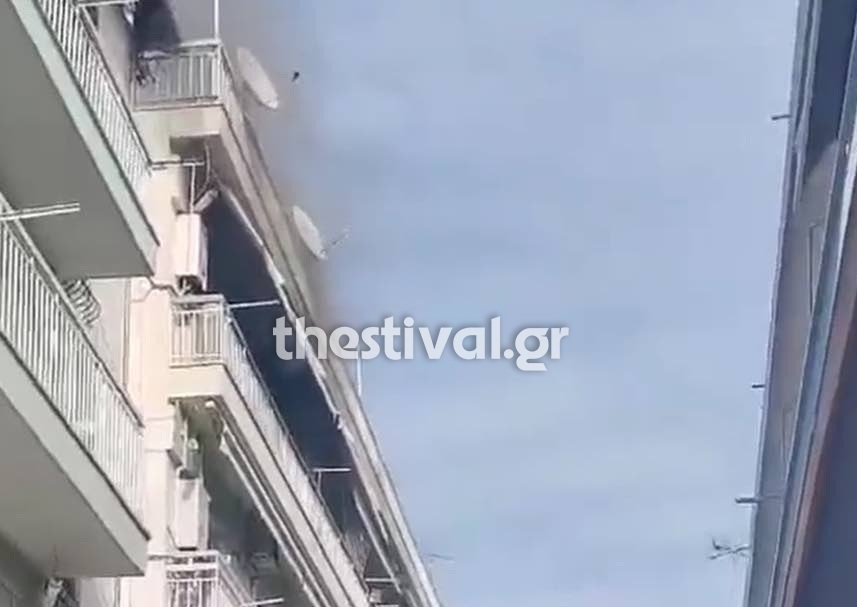 Θεσσαλονίκη: Φωτιά σε διαμέρισμα στην Πολίχνη – Ξεκίνησε από τον χώρο της κουζίνας – Δείτε βίντεο