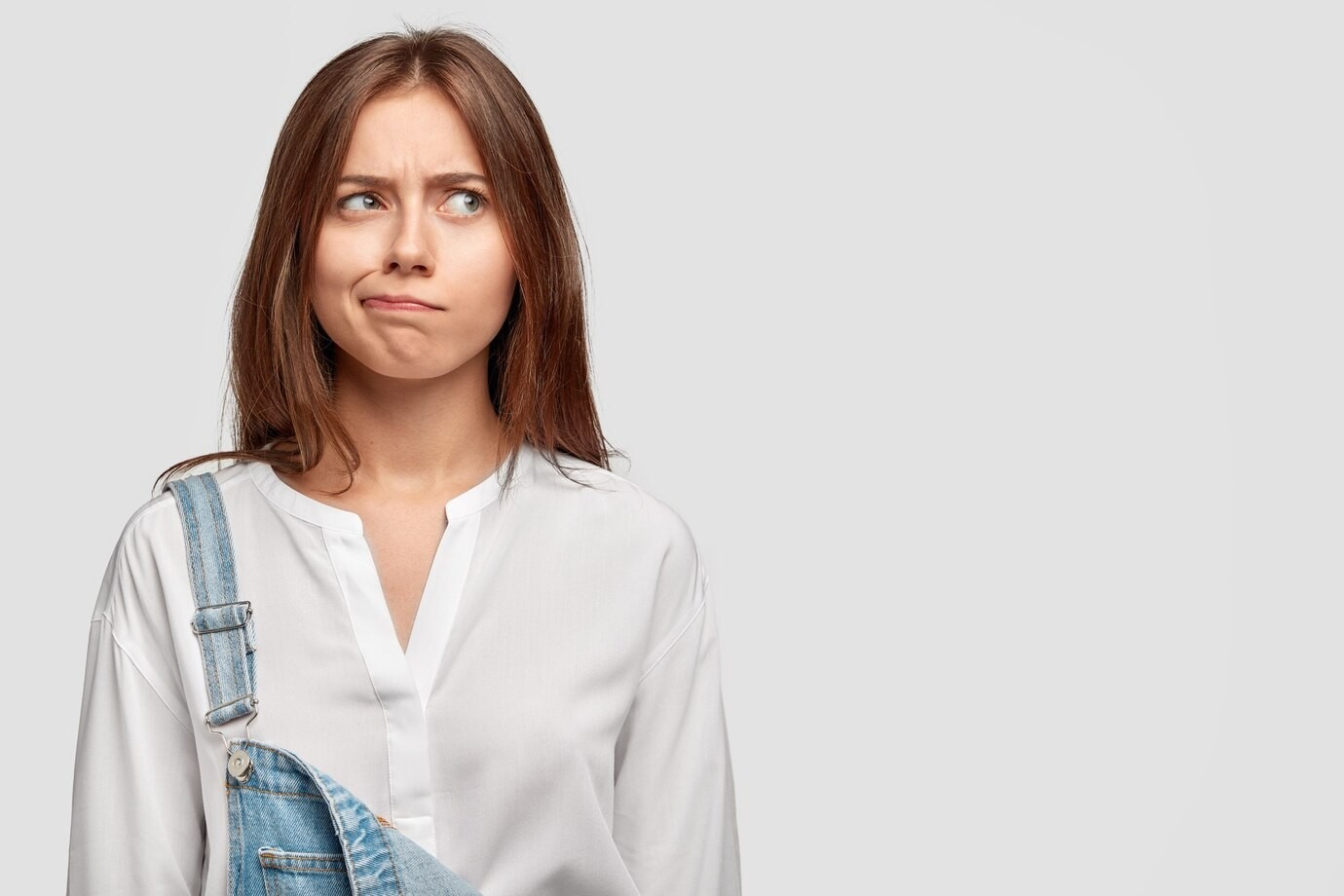 Φοβάται πως ο άνδρας της, την παντρεύτηκε για την άνετη ζωή που του παρέχει – «σκοπεύει να παραιτηθεί όταν πάρω αύξηση». Φωτογραφία: Freepik