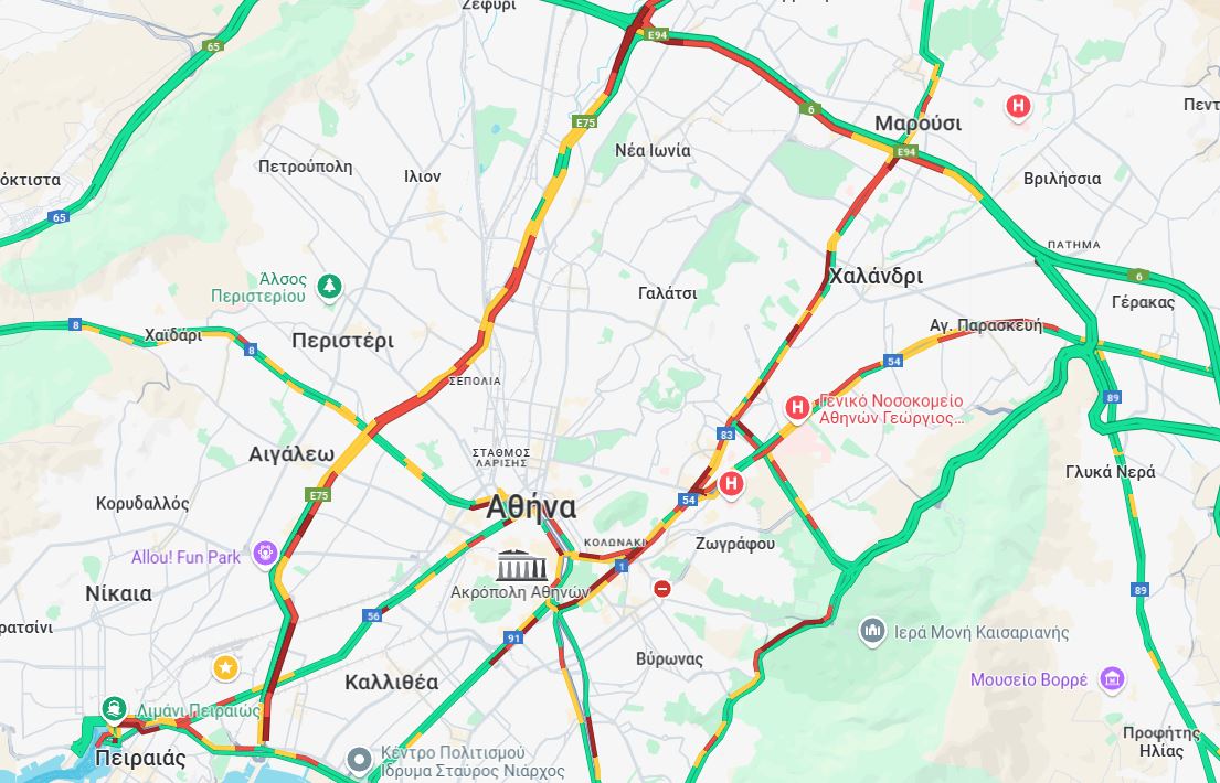 Κίνηση: Στο «κόκκινο» Κηφισός και Κηφισίας – Καθυστερήσεις στην Αττική οδό και στο κέντρο της Αθήνας