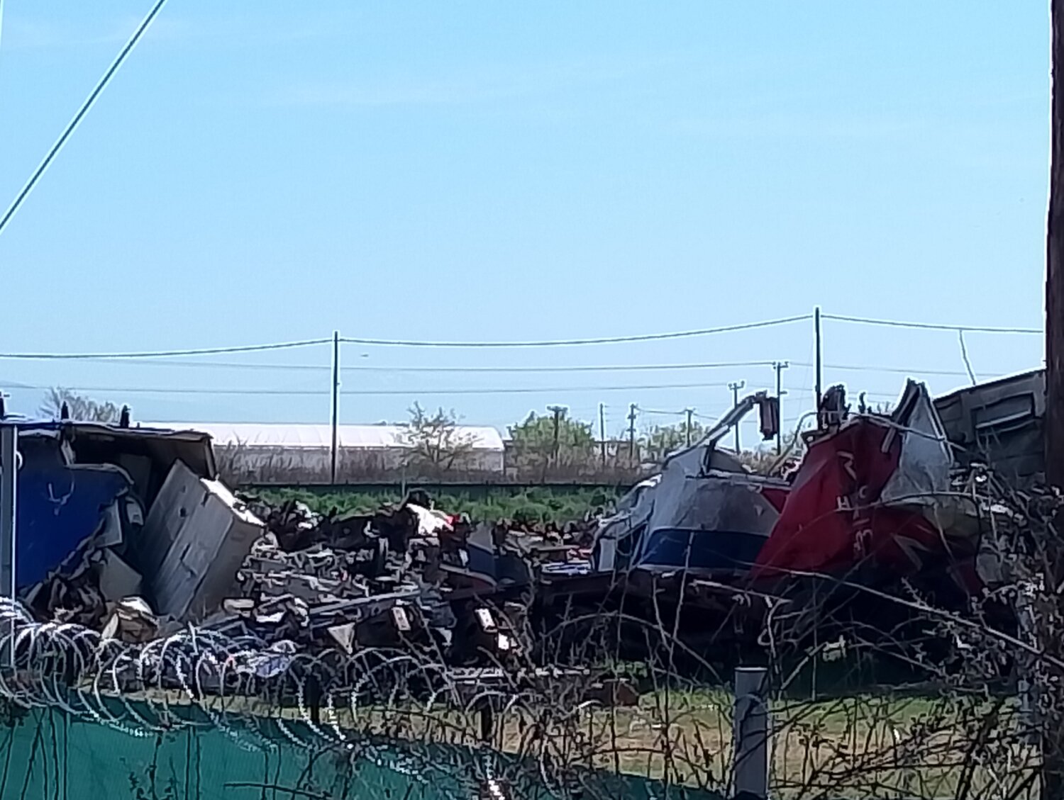 Τραγωδία στα Τέμπη: Συνεχίζονται οι έρευνες στα συντρίμμια των αμαξοστοιχιών στο Κουλούρι