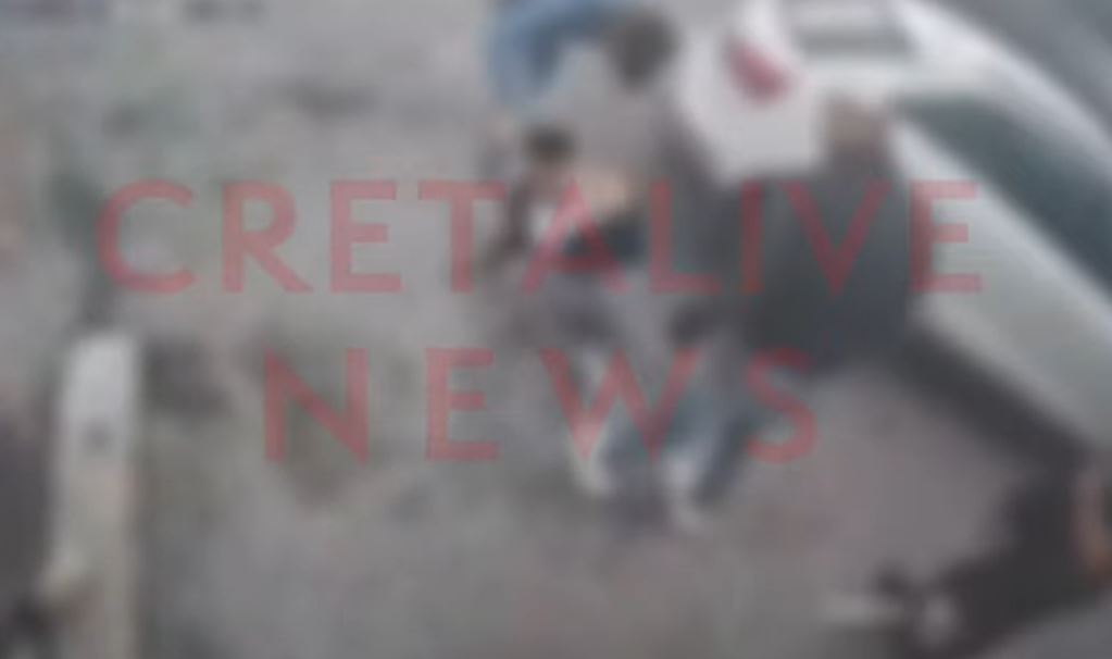 Ηράκλειο: Βίντεο-σοκ με τον ξυλοδαρμό του Παλαιστίνιου από ομοεθνείς του – Περαστικοί προσπαθούσαν να τους χωρίσουν 