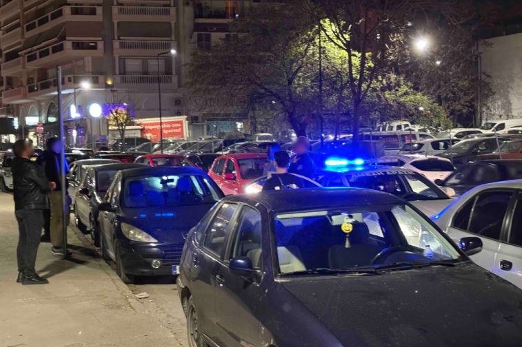 Λάρισα: Επεισόδιο με οπαδικά κίνητρα στο κέντρο της πόλης – Του επιτέθηκαν γιατί φορούσε μπλούζα ομάδας