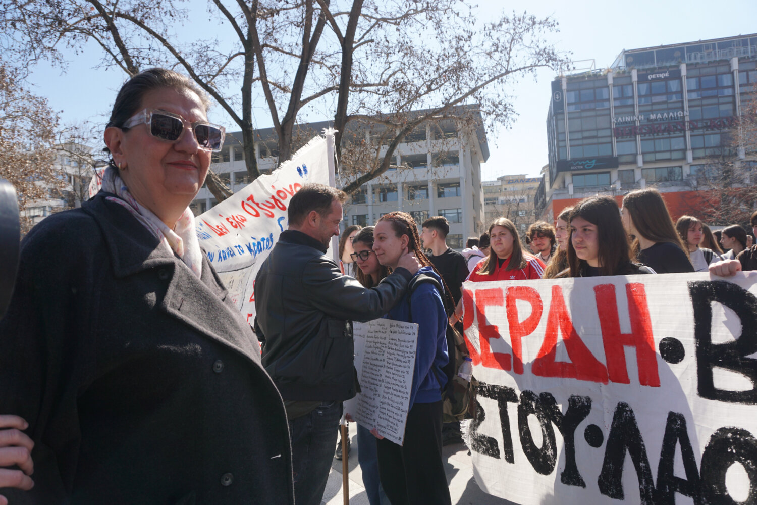 Λάρισα: Ο Νίκος Πλακιάς και η Χρυσούλα Χλωρού στο μαθητικό συλλαλητήριο για τα Τέμπη – «Είμαστε μαζί με τα παιδιά και τα ευχαριστούμε»