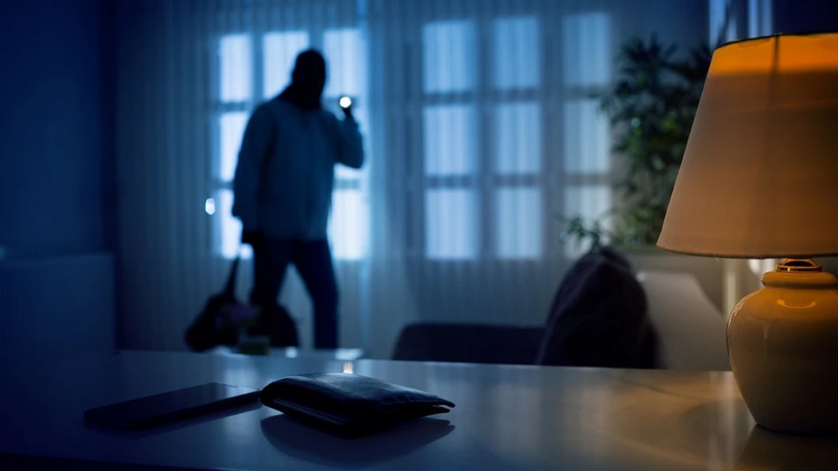 Πόρτο Ράφτη: Τρόμος στα χέρια διαρρηκτών για δύο ηλικιωμένους – «Μη μιλήσεις καθόλου, αλλιώς σε σφάξαμε»