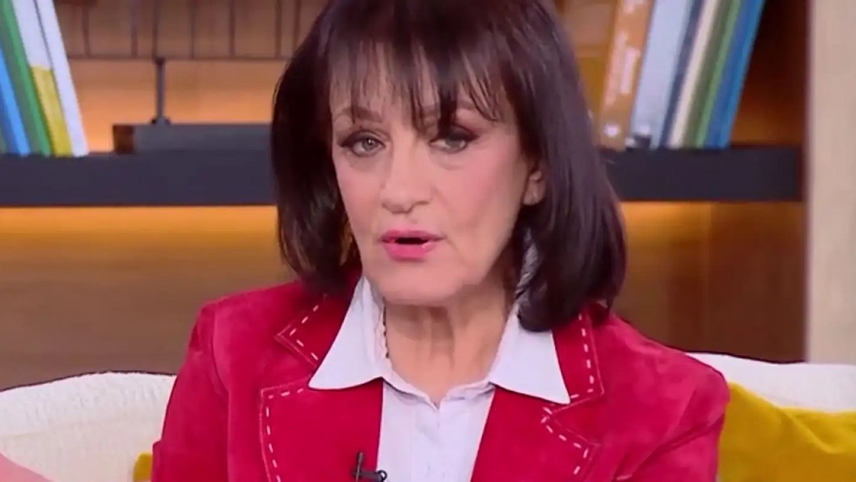 Μαρίνα Βλαχάκη: Συγκινημένη στην πρεμιέρα της παράστασης για τον Στράτο Διονυσίου – «Ήμουν για 10 χρόνια η παρτενέρ του»