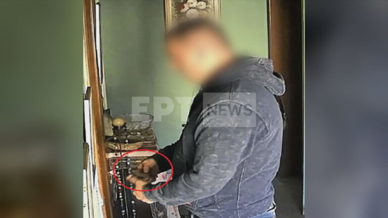 Νέα Φιλαδέλφεια: Η στιγμή που Ρουμάνος «ποντικός» προσπαθεί να «ανοίξει» διαμέρισμα – Είχε συλληφθεί για διαρρήξεις και το 2019