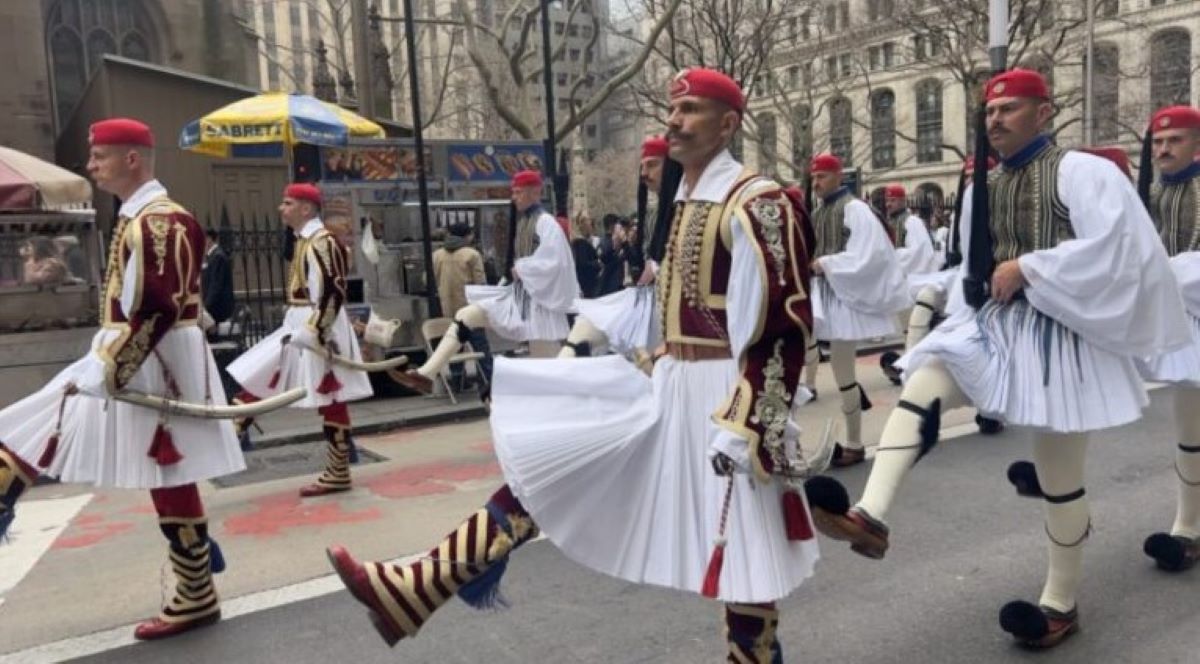 Συγκινητική η παρέλαση στο Μπόουλινγκ Γκριν της Νέας Υόρκης – ΦΩΤΟ