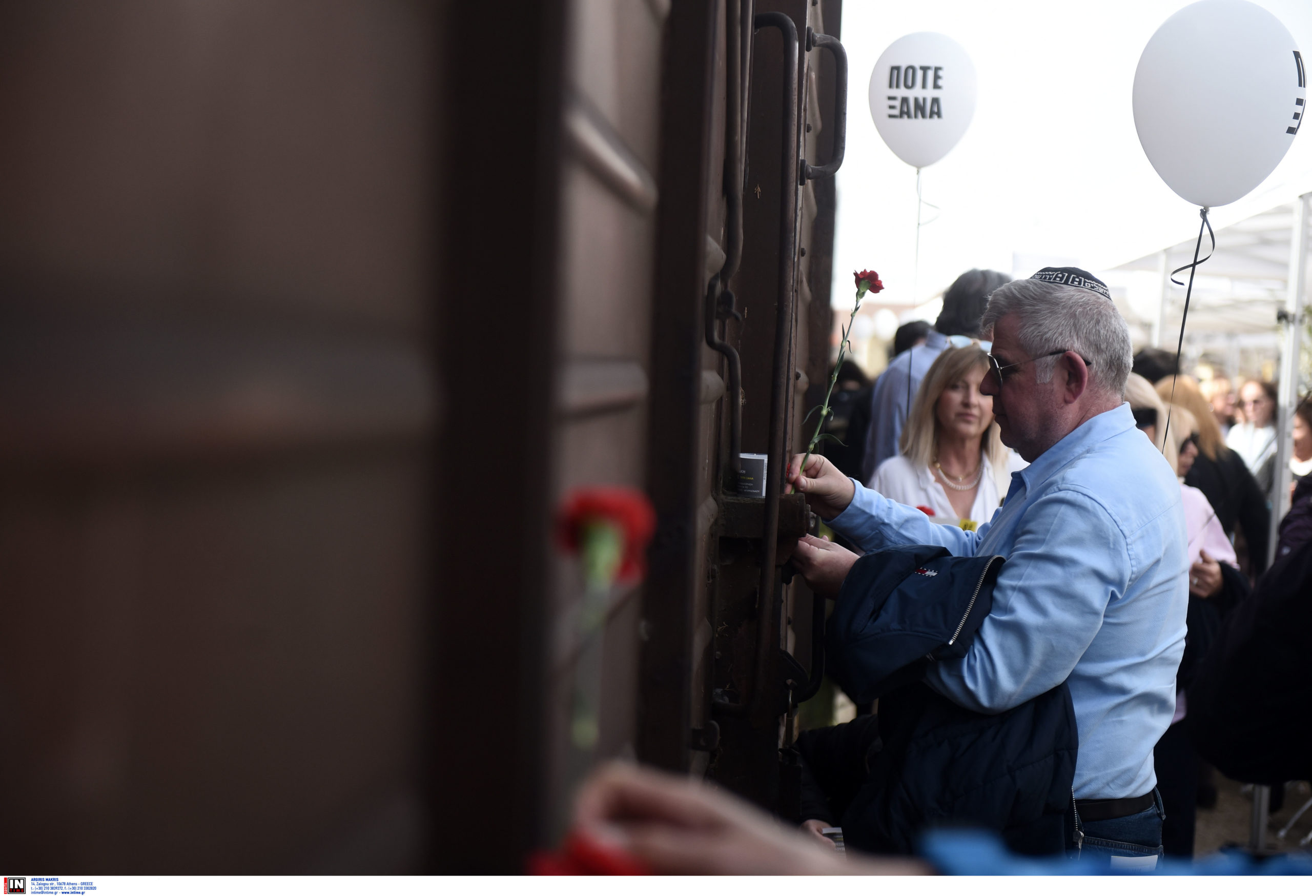 Θεσσαλονίκη: Κόκκινα τριαντάφυλλα και κεριά στη μνήμη των θυμάτων του Ολοκαυτώματος – ΦΩΤΟ και ΒΙΝΤΕΟ