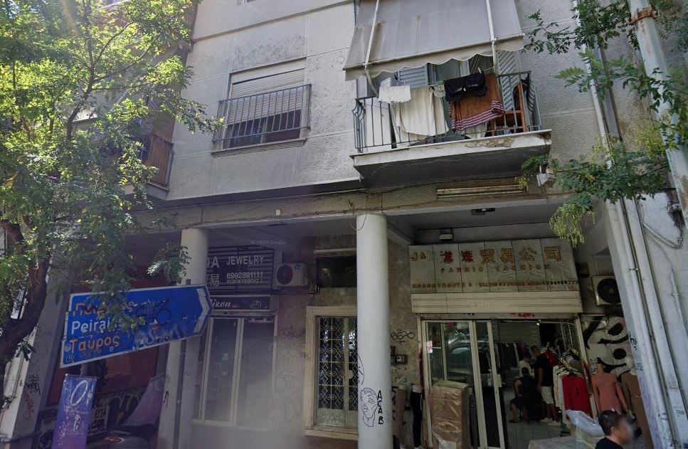 Θρίλερ στην Ομόνοια: Τι εξετάζει η ΕΛ.ΑΣ. για τον άνδρα που εντοπίστηκε νεκρός, δεμένος χειροπόδαρα και με σακούλα στο κεφάλι