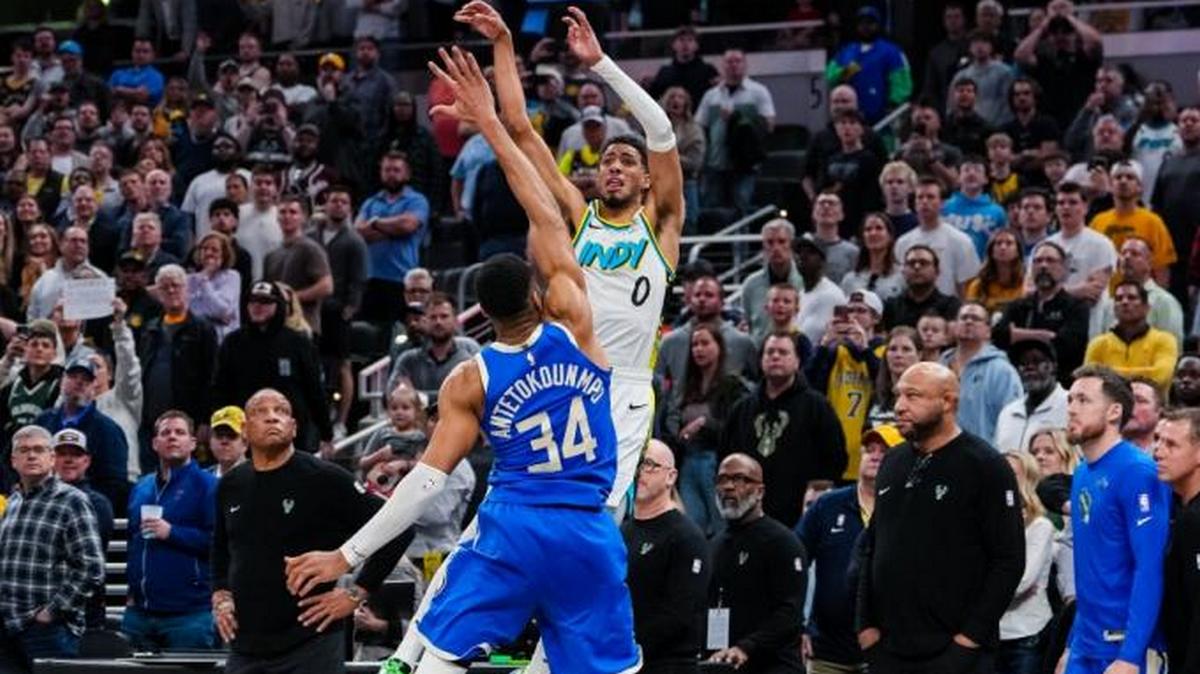 NBA: Ήττα για τους Μιλγουόκι Μπακς με το… τετράποντο της χρονιάς του Χαλιμπέρτον πάνω από τον Γιάννη – ΒΙΝΤΕΟ