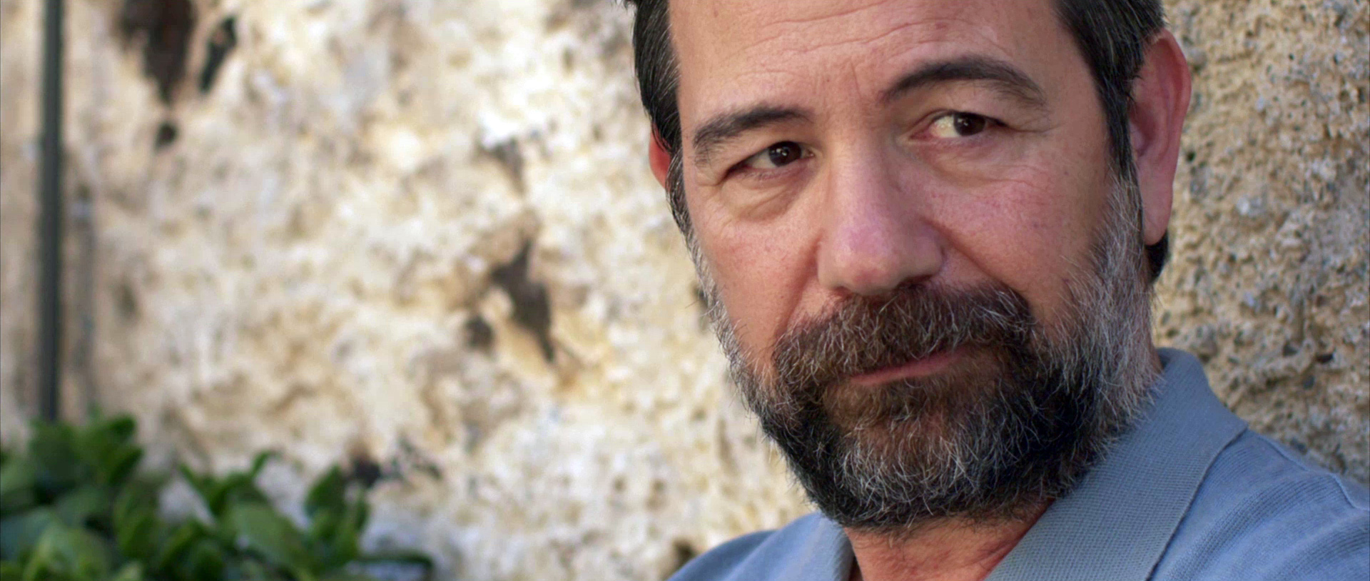 Η παραλία: Η ζωή του Διονύση κρέμεται από μία κλωστή