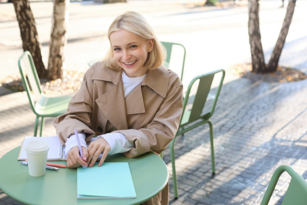 Γυναίκα αποκαλύπτει τα 5 πράγματα που έκανε για να απαλλαγεί από το επίμονο κοιλιακό λίπος - «Σταμάτησα να μετράω θερμίδες»