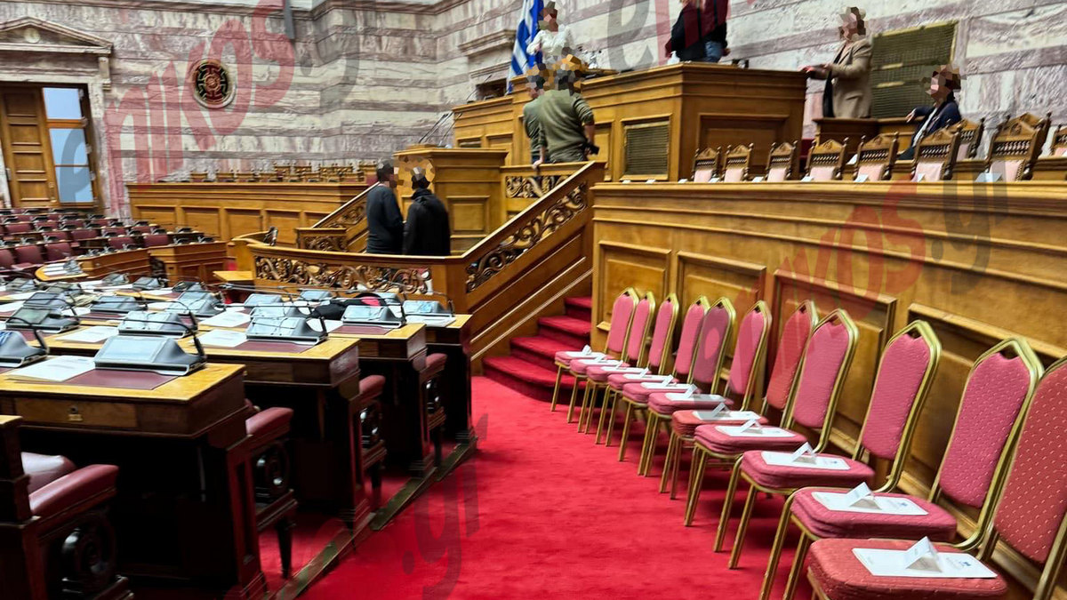 Βουλή: Φωτογραφίες από τις τελευταίες προετοιμασίες, λίγες ώρες πριν από την ορκωμοσία του Κωνσταντίνου Τασούλα