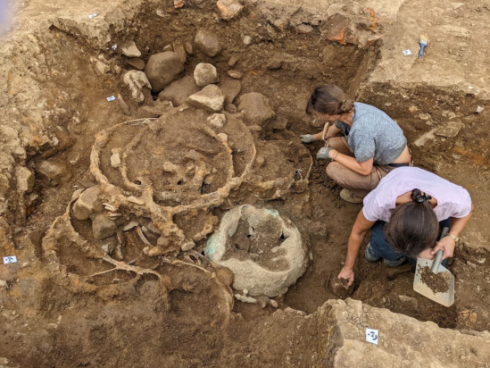 Ανακαλύφθηκε τυχαία τεράστιος θησαυρός 2.000 ετών - 800 αρχαία καζάνια, δόρατα, άρματα μπορούν να ξαναγράψουν την ιστορία