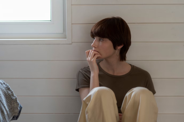 8 Συμπεριφορές των ανθρώπων που έχουν μεγαλώσει σε περιβάλλον όπου ο ένας γονιός ήταν απών. Φωτογραφία: Freepik