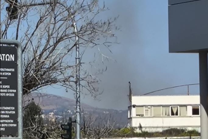 Φωτιά σε χαμηλή βλάστηση στα Σπάτα – ΦΩΤΟ