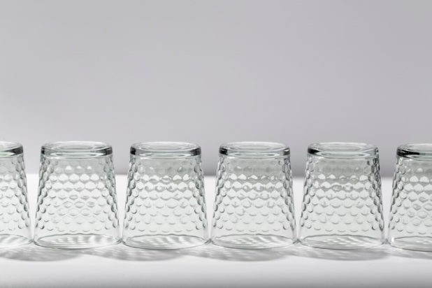 Ποτήρια: Το απλό κόλπο για να μην θαμπώνουν στο πλύσιμο, σύμφωνα με ειδικό - «Όλα έχουν να κάνουν με το πλυντήριο πιάτων σας»