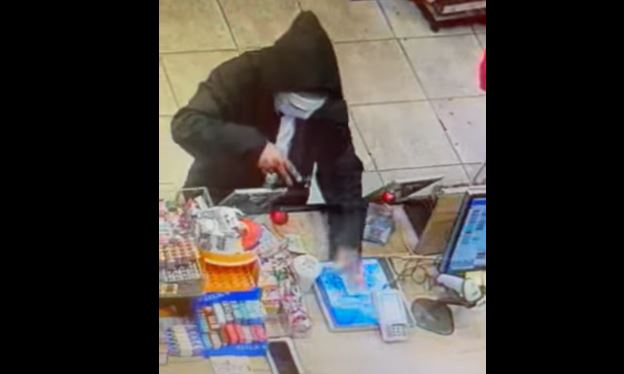 Θεσσαλονίκη: Βίντεο από την δράση του… μασκοφόρου ληστή με το πιστόλι – ρέπλικα