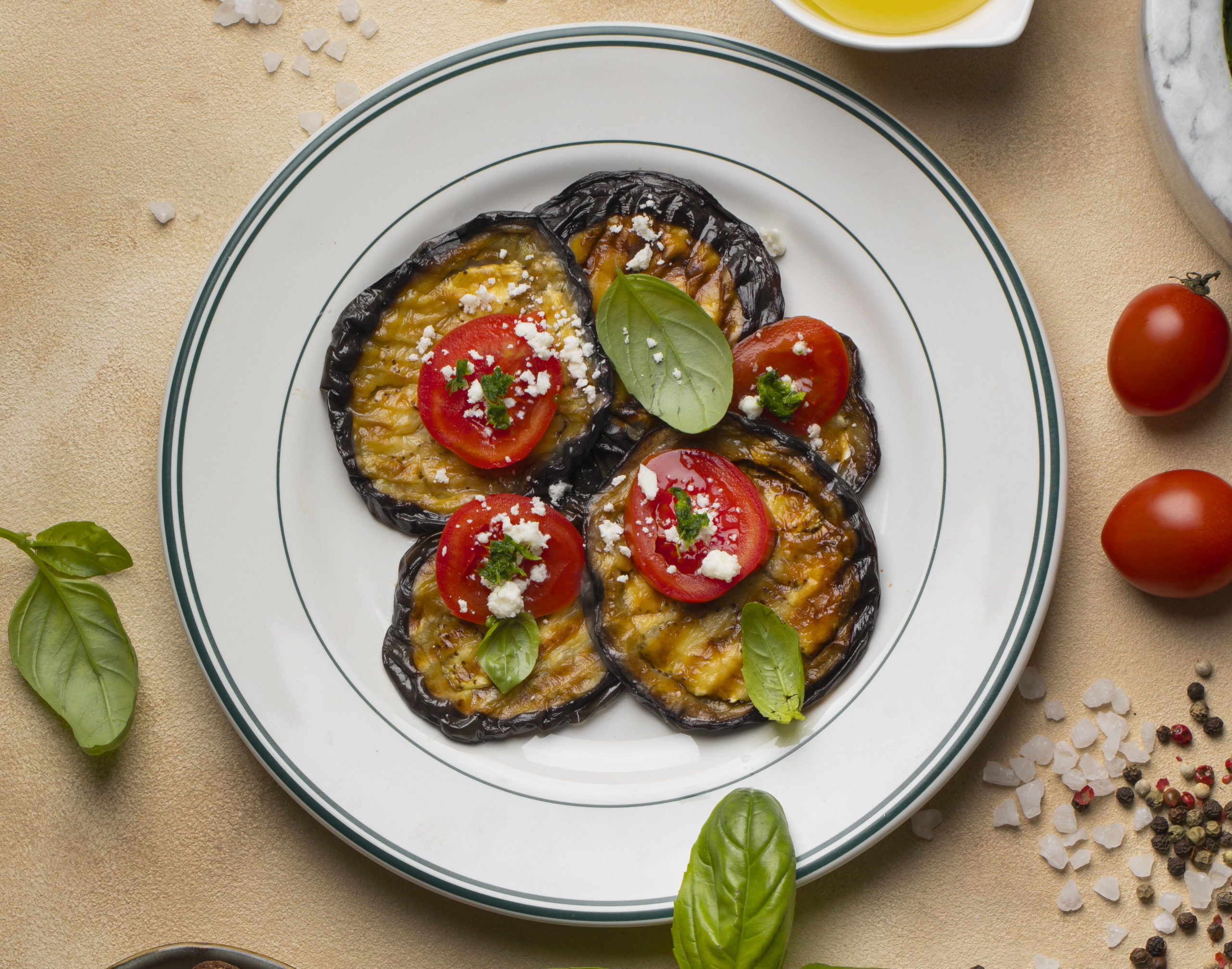 Συνταγή για μελιτζάνες με φέτα και βασιλικό
