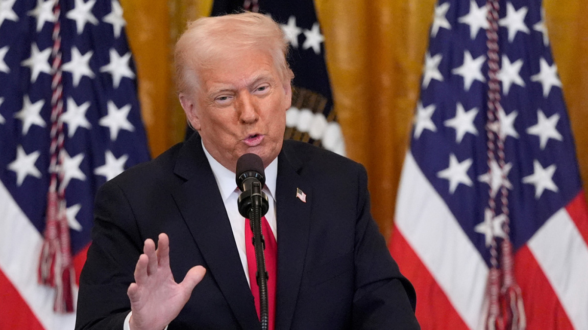 Ντόναλντ Τραμπ: Ανακοίνωσε δασμούς 25% σε όλα τα αυτοκίνητα που δεν κατασκευάζονται στις ΗΠΑ