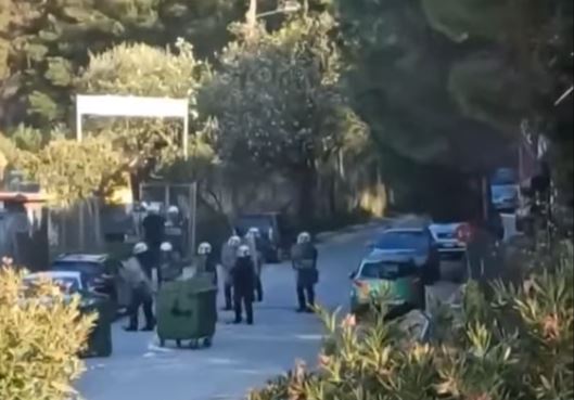 Βόλος: Παιδιά σε κολυμβητήριο «πνίγηκαν» από χημικά μετά τα επεισόδια σε αγώνα – ΒΙΝΤΕΟ