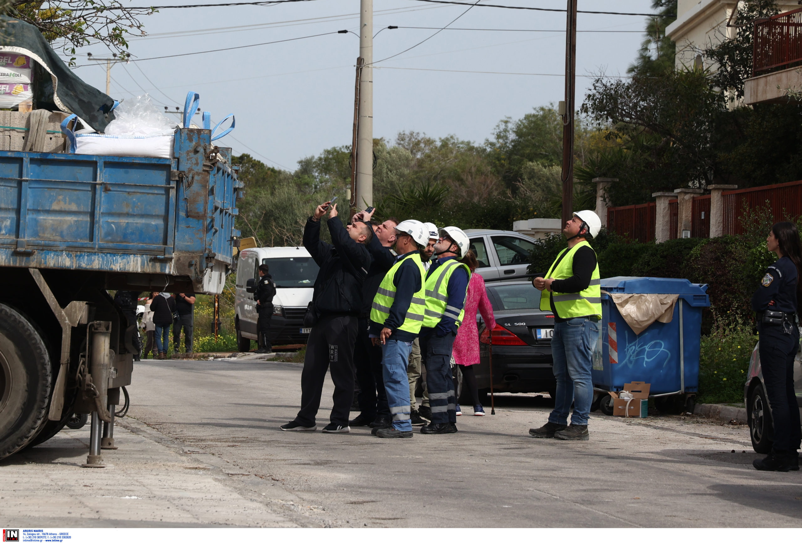 Βούλα: Νεκρός ο χειριστής του γερανοφόρου που μεταφέρθηκε στο Ασκληπιείο