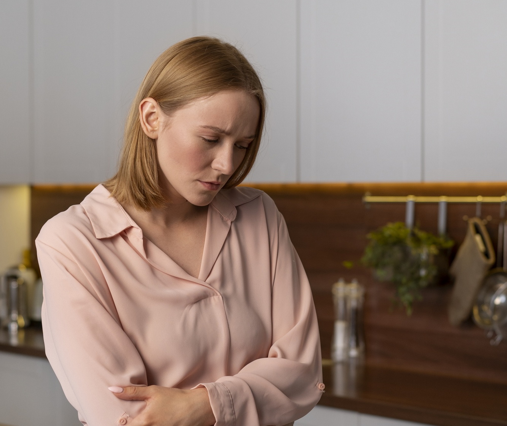 Ύπνος: Οι 2 τροφές που πρέπει να αποφεύγετε πριν τον ύπνο, σύμφωνα με ειδικούς - «Προκαλούν δυσπεψία και καούρα»