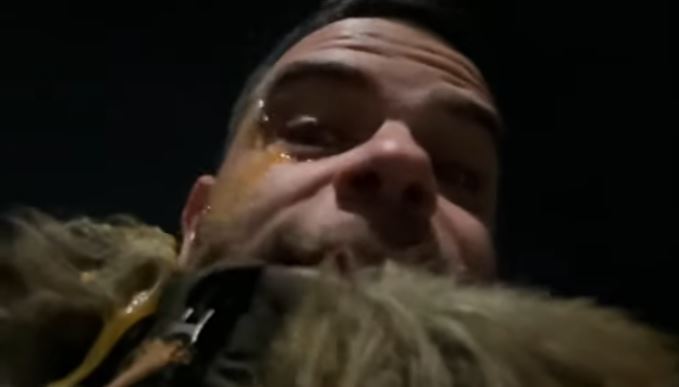 Θεσσαλονίκη: Θύμα επίθεσης από κουκουλοφόρους καταγγέλλει ότι έπεσε o youtuber Teosty– Του πέταξαν πέτρες, αυγά και μπουκάλια νερού